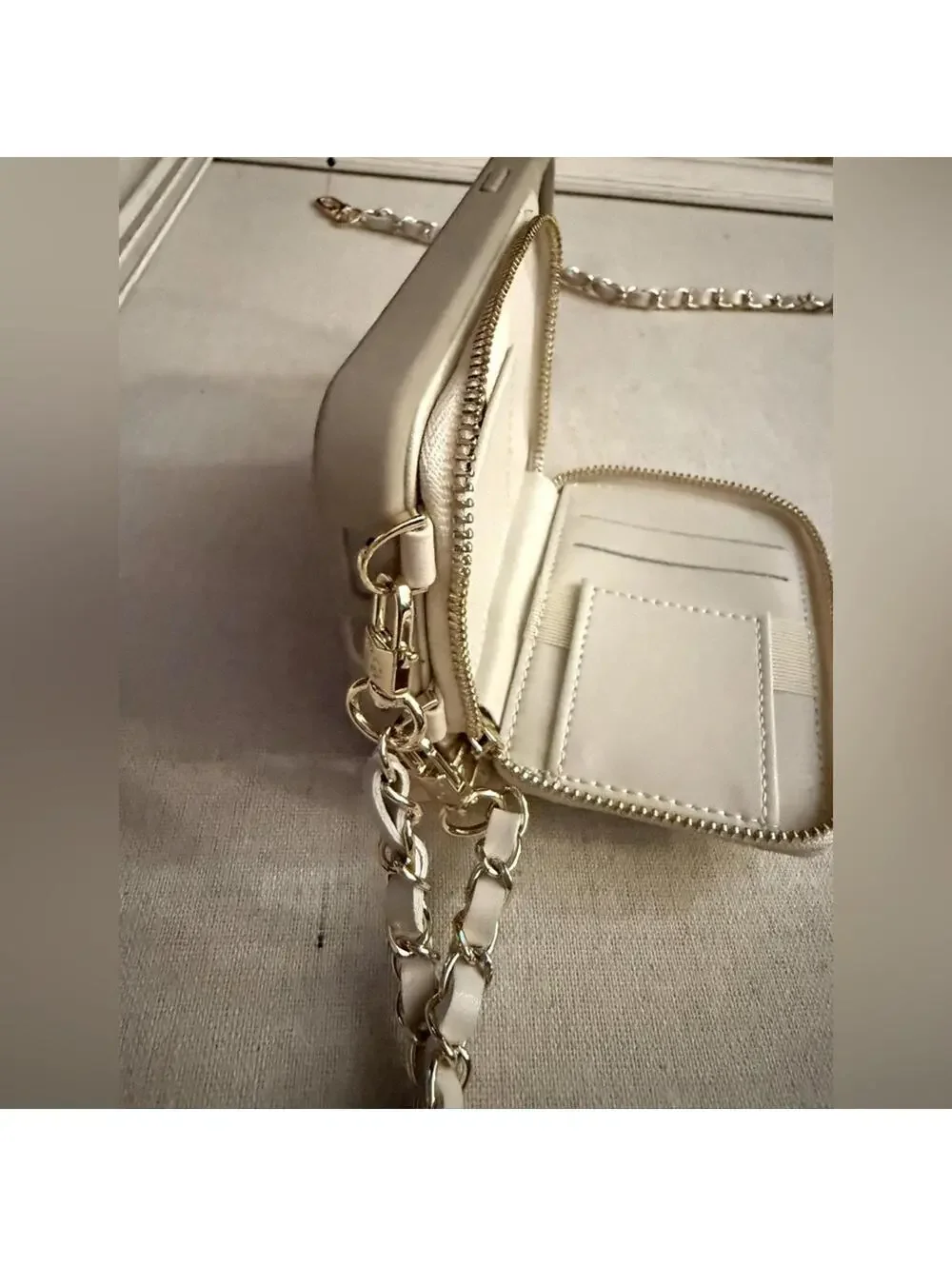Custype quilted cream iPhone 15 pro Max Crossbody Case w sunglass case NWOT